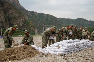 维尼修斯本场数据：1射2传+5过人成功，评分9.0全场最高